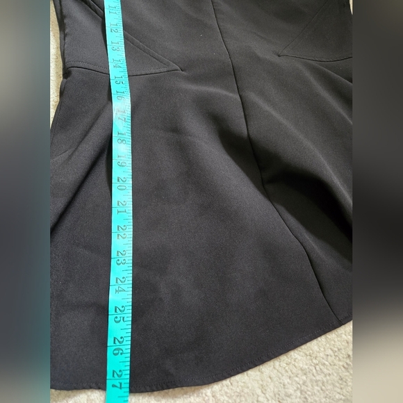 DONNA KARAN Hi Lo Ruffled Bottom Black Peplum Blazer. Size 4 - Picture 13 of 14